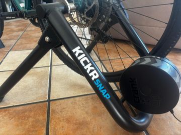 Brugt Wahoo KICKR SNAP Smart Trainer 2022 bike — billede 6 af 10
