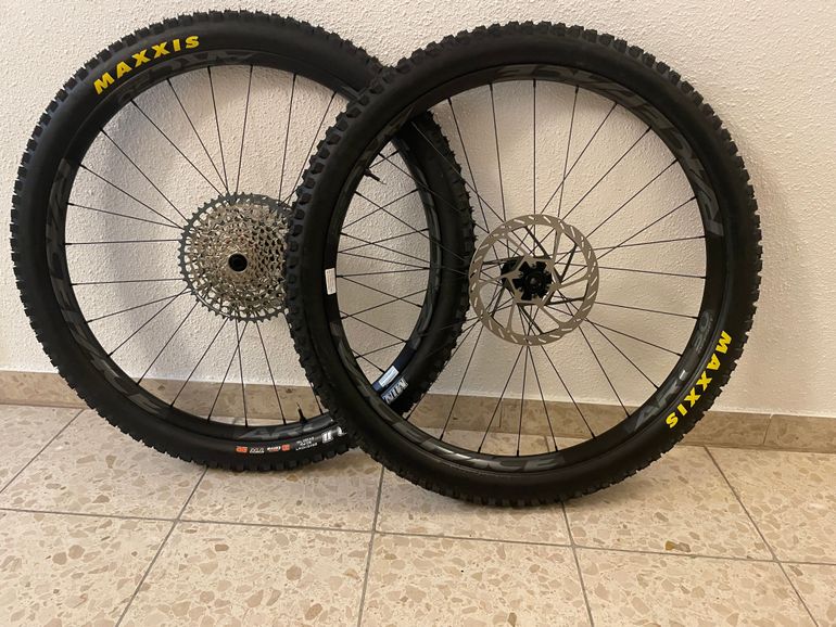 Used Race Face ARC 30 2025 bike — image 1 of 6