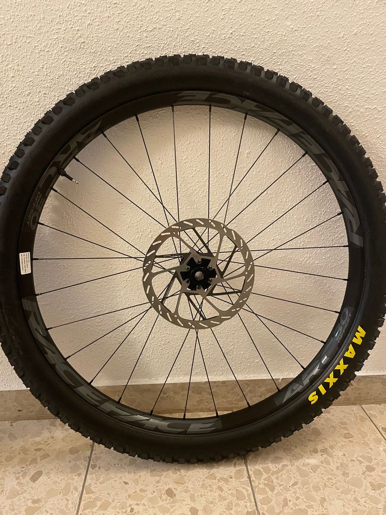 Used Race Face ARC 30 2025 bike — image 5 of 6