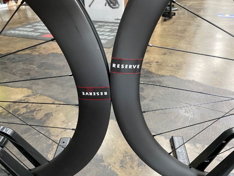 Used Reserve RUEDAS CARBONO BUJES ZIPP bike — image 2 of 5
