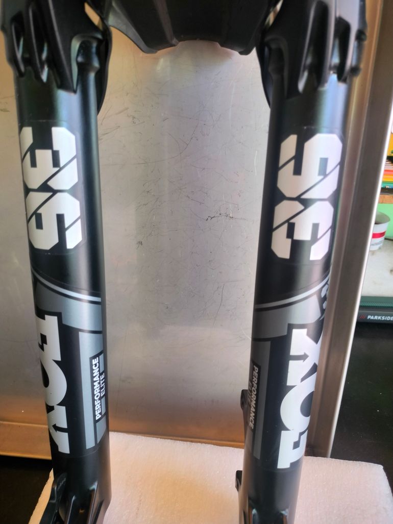 Used Fox Performance Elite 36 Fork 29/27.5 bike — image 9 of 13