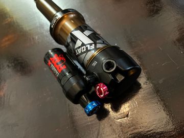 Fox FLOAT X2 Factory 2pos-Adj 2024 bike de segunda mano — imagen 3 de 5