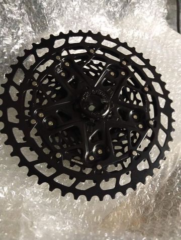 Sram PG-1210 11-50 12-speed Drivetrain & Pedals usato