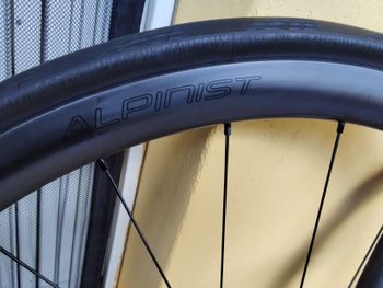 Used Specialized Alpinist CLX II 700C Tubeless Wheelset 2026 bike — image 3 of 5