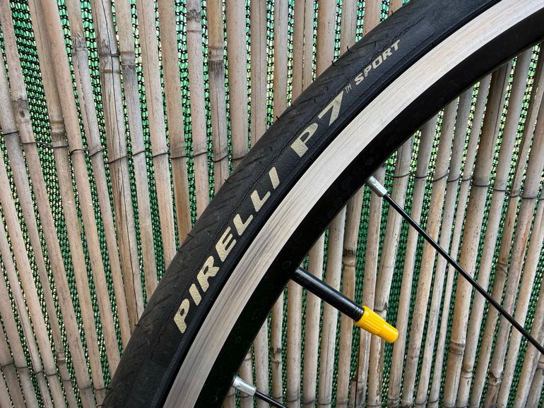 Used Mavic Aksium 2025 bike — image 2 of 4