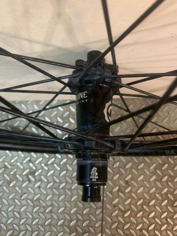 Used Industry Nine en305 e mozzo hydra 2024 bike — image 2 of 2