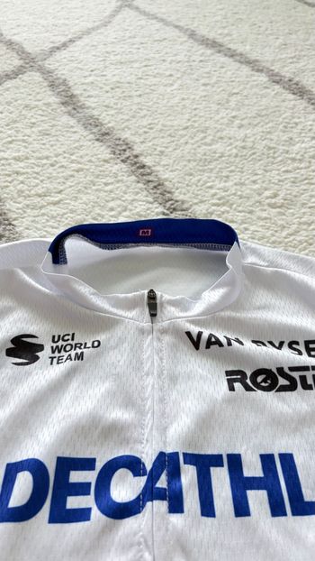 Used Van Rysel Jersey 2024 bike — image 3 of 4