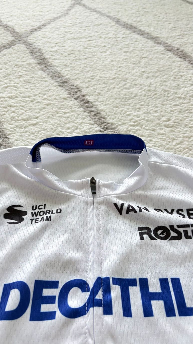 Used Van Rysel Jersey 2024 bike — image 3 of 4