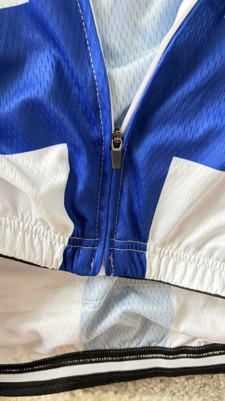 Used Van Rysel Jersey 2024 bike — image 4 of 4
