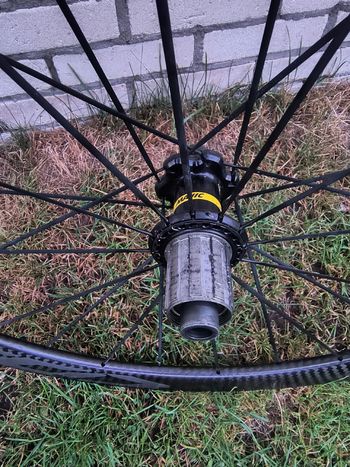 Used Mavic Cosmic Pro Carbon Wheelset bike — image 6 of 9