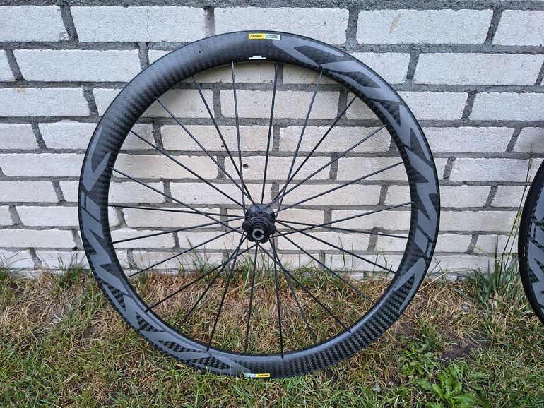 Used Mavic Cosmic Pro Carbon Wheelset bike — image 4 of 9