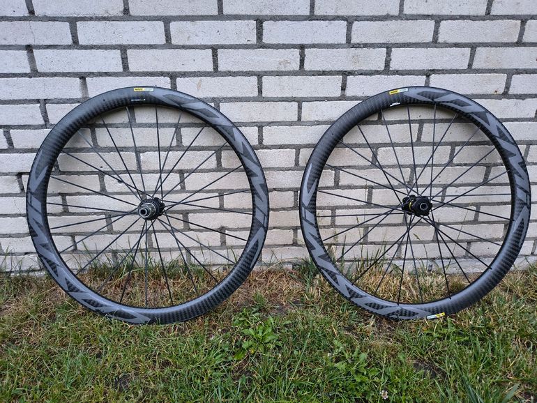 Used Mavic Cosmic Pro Carbon Wheelset bike — image 1 of 9