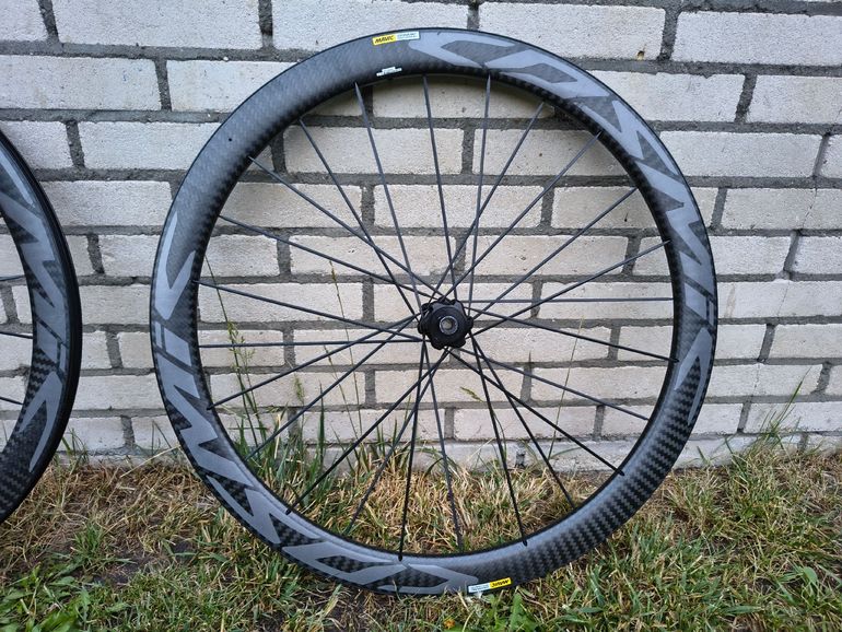 Used Mavic Cosmic Pro Carbon Wheelset bike — image 3 of 9