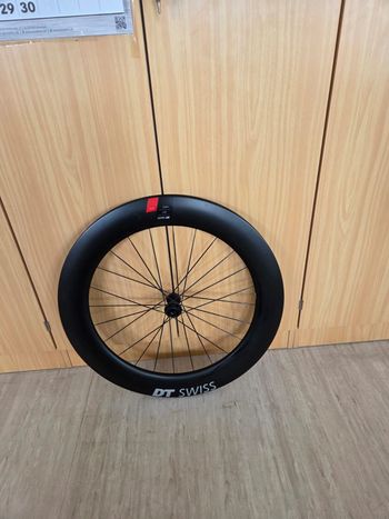 Used Dt Swiss ARC 1100 DICUT 80 Vorderrad 28" Carbon Clincher QR 100 schwarz 2025 bike — image 3 of 3
