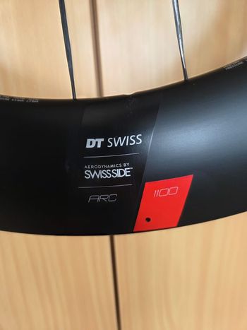 Used Dt Swiss ARC 1100 DICUT 80 Vorderrad 28" Carbon Clincher QR 100 schwarz 2025 bike — image 2 of 3