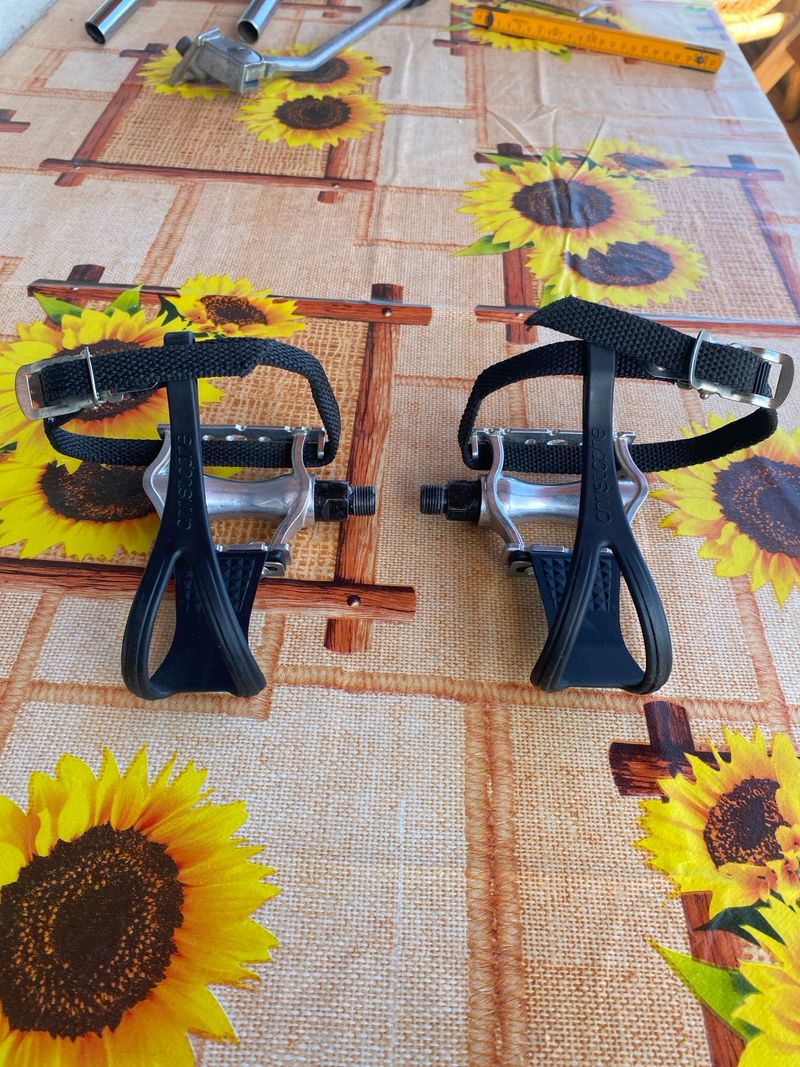 Used Vp Components Vintage VP-386 Pedals with Toe Clips and Straps Drivetrain & Pedals