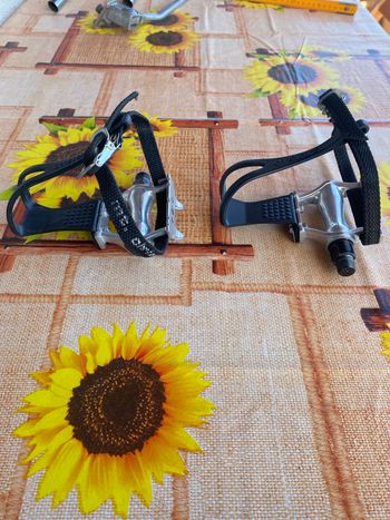 Used Vp Components Vintage VP-386 Pedals with Toe Clips and Straps bike — image 3 of 13