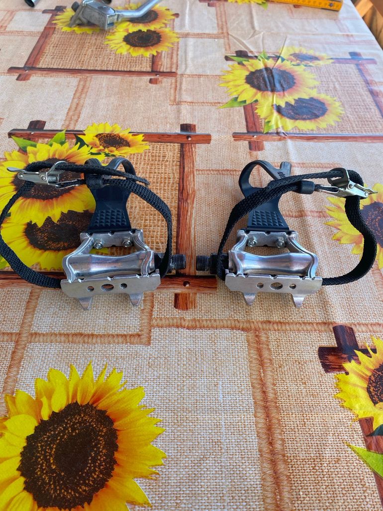 Used Vp Components Vintage VP-386 Pedals with Toe Clips and Straps bike — image 2 of 13