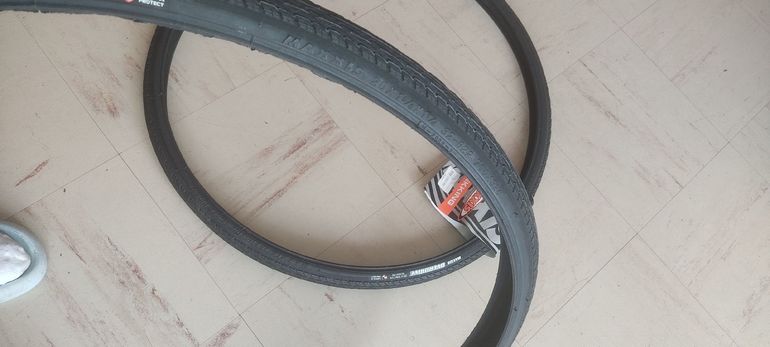 Used Maxxis 32mm Tires bike — image 4 of 4