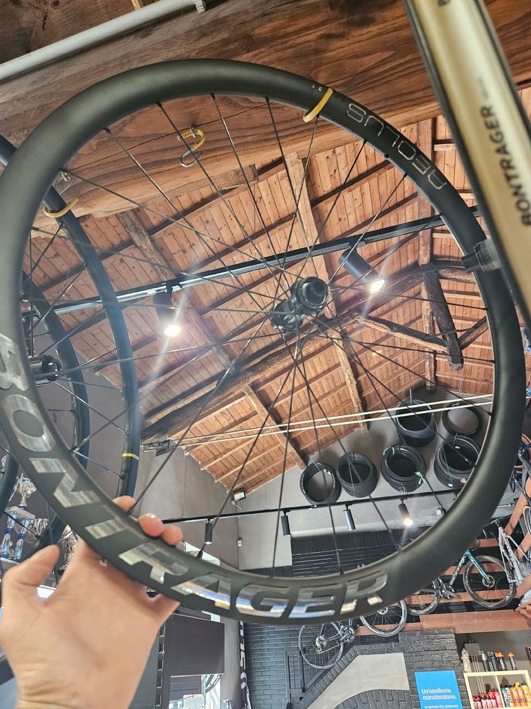 Used Bontrager Aeolus pro 37 bike — image 1 of 2
