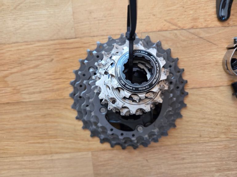 Used Shimano Dura-Ace Di2 11-speed Groupset 2022 bike — image 3 of 13