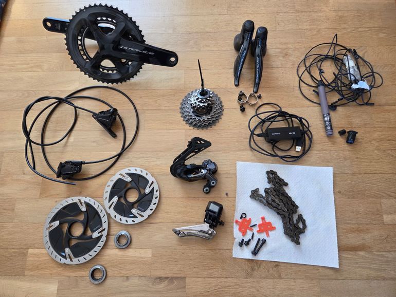 Used Shimano Dura-Ace Di2 11-speed Groupset 2022 bike — image 1 of 13