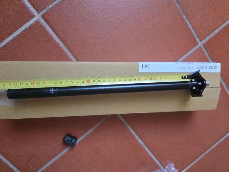 Used Giant TCR PRO 0 Seatpost 2022 bike — image 6 of 8