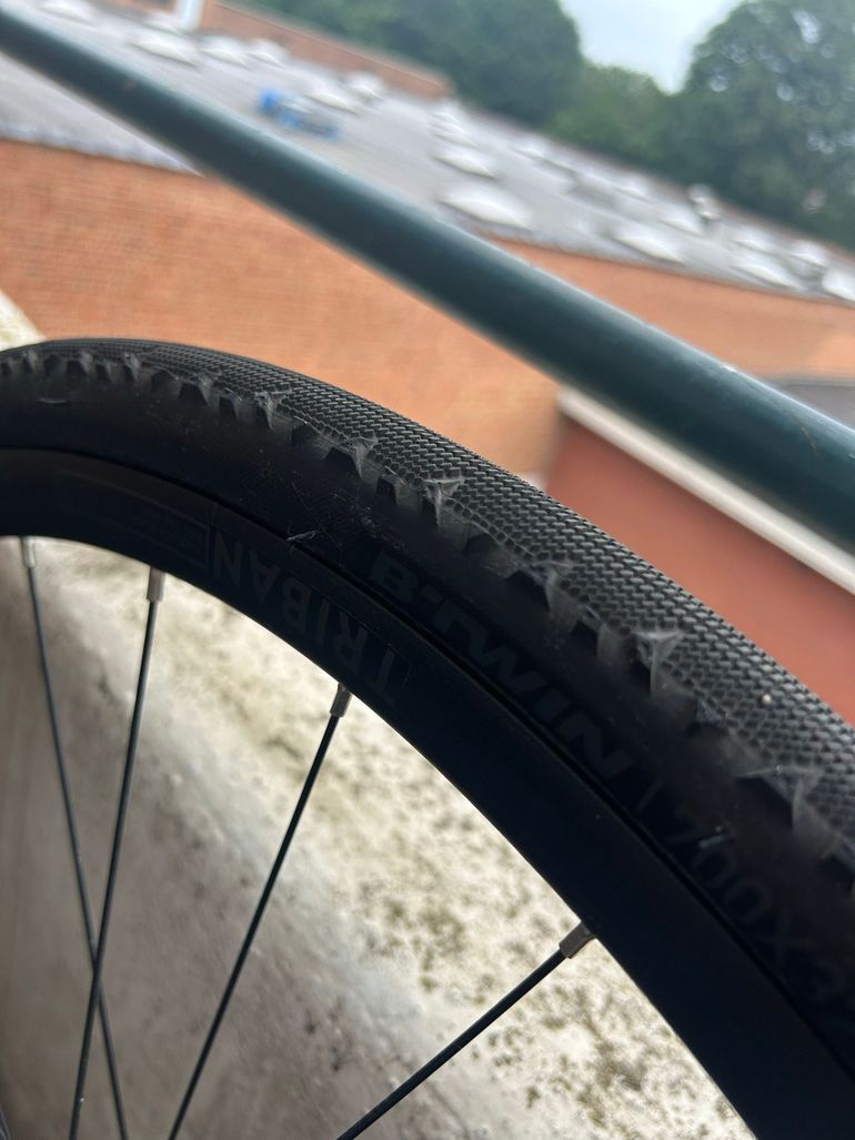 Used Triban Rear cWheel Complete with Gravel Tire 700c, Microshift Cassette, 160mm Brake bike — image 8 of 8