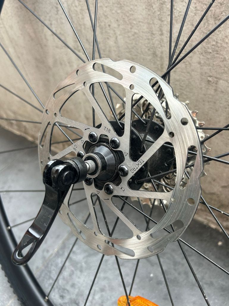 Used Triban Rear cWheel Complete with Gravel Tire 700c, Microshift Cassette, 160mm Brake bike — image 5 of 8