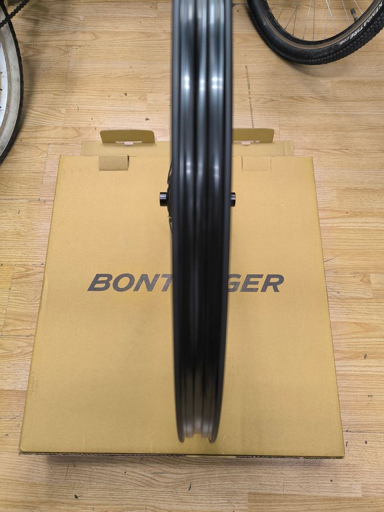 Used Bontrager Line Elite OCLV Carbon Front 29" Wheel 2025 bike — image 3 of 3