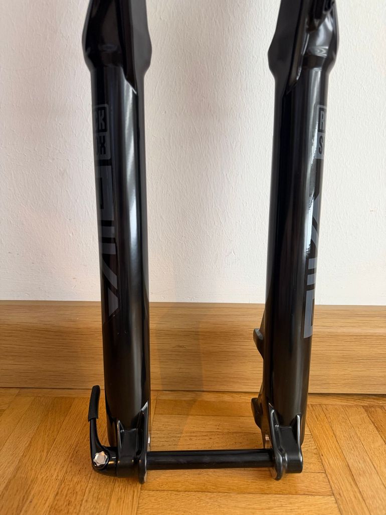 Used RockShox Pike Base 140mm 29" 2026 bike — image 10 of 12