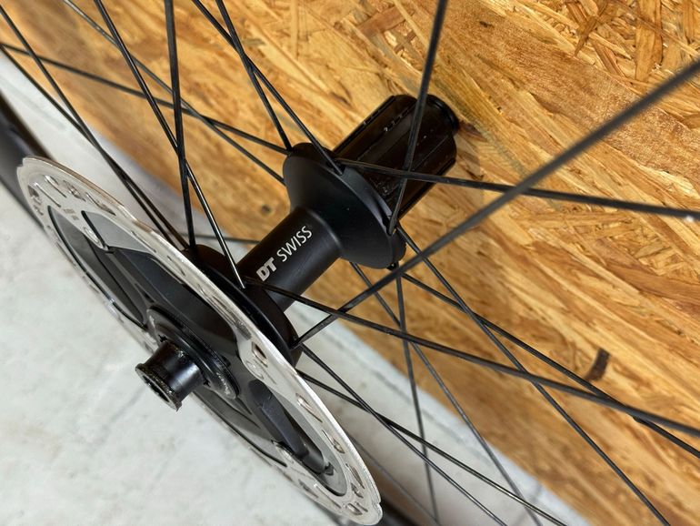 Used Dt Swiss ARC 1400 Carbon Wheelset 2025 bike — image 2 of 5