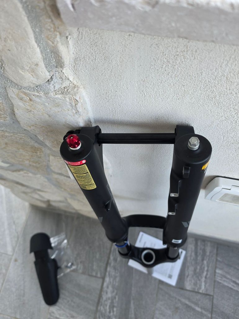 Used Sr Suntour durolux 38 Fork bike — image 6 of 6