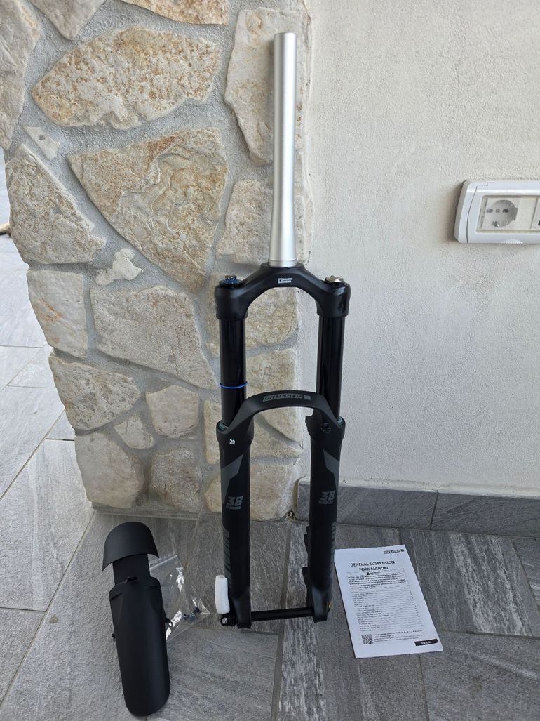 Used Sr Suntour durolux 38 Fork bike — image 1 of 6
