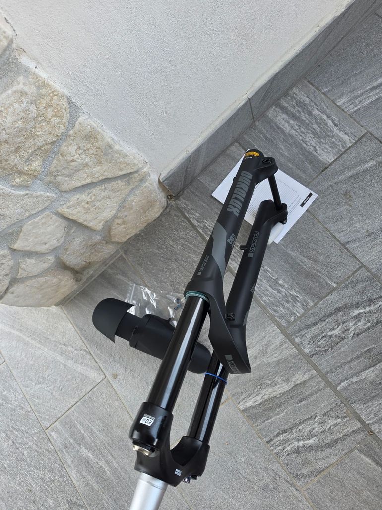 Used Sr Suntour durolux 38 Fork bike — image 4 of 6