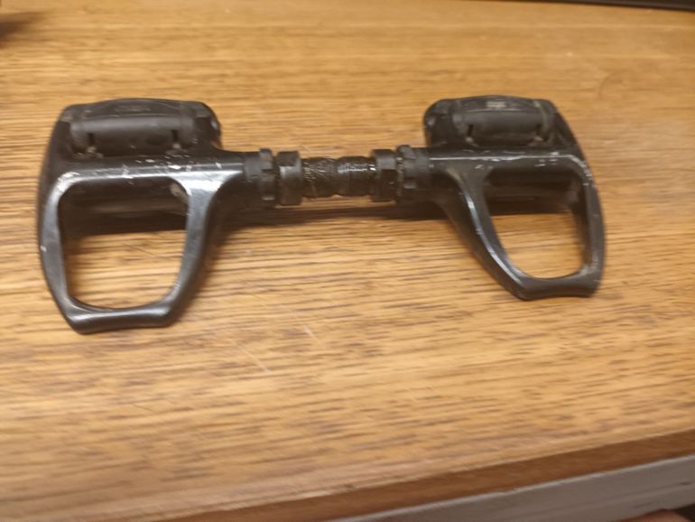 Used Shimano SPD road bike pedals PD-R540 bike — image 4 of 4