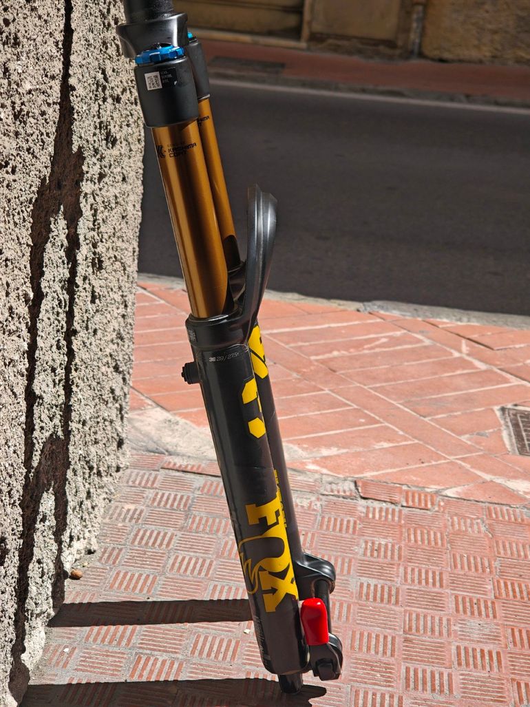 Used Fox 36 150 Grip x2 2025 bike — image 8 of 8