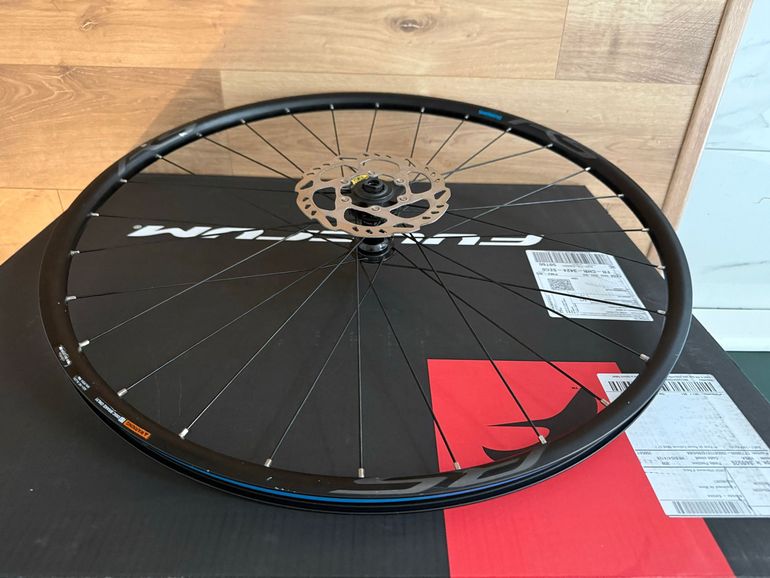 Used Shimano RS Aluminium Wheels 2022 bike — image 3 of 4