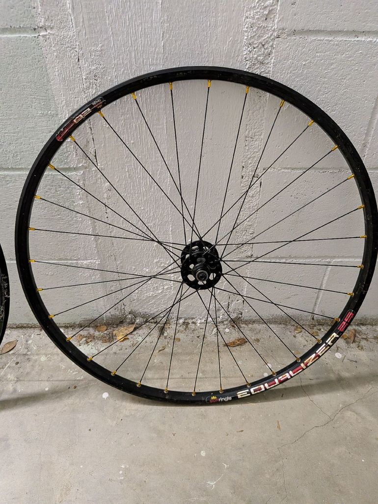 Used Sunringle Equalizer 25 bike — image 2 of 9