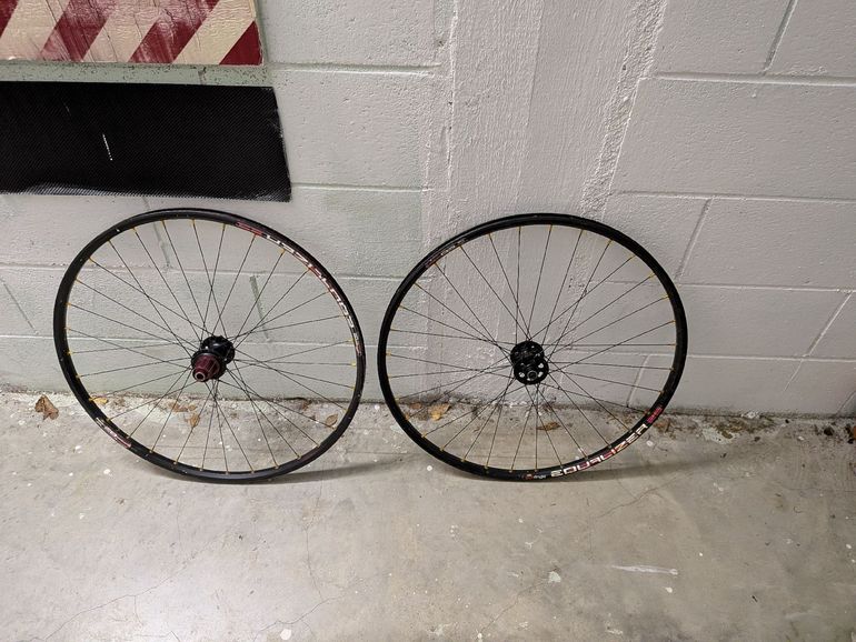 Used Sunringle Equalizer 25 bike — image 1 of 9