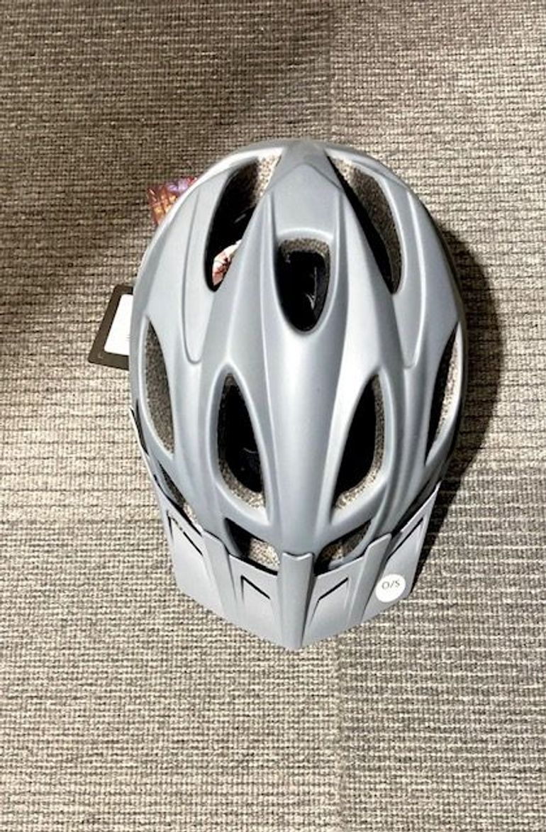 Used Endura Hummvee Youth Helmet 2025 bike — image 3 of 4