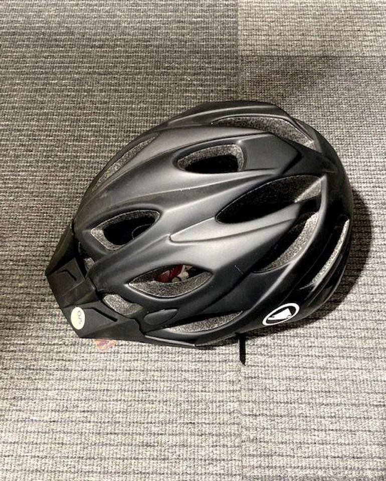 Used Endura Hummvee Youth Helmet 2025 bike — image 1 of 3
