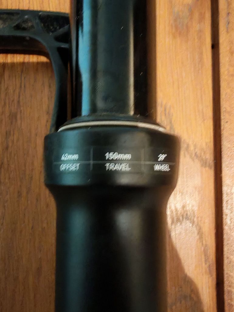Used RockShox revelation 2022 bike — image 4 of 6