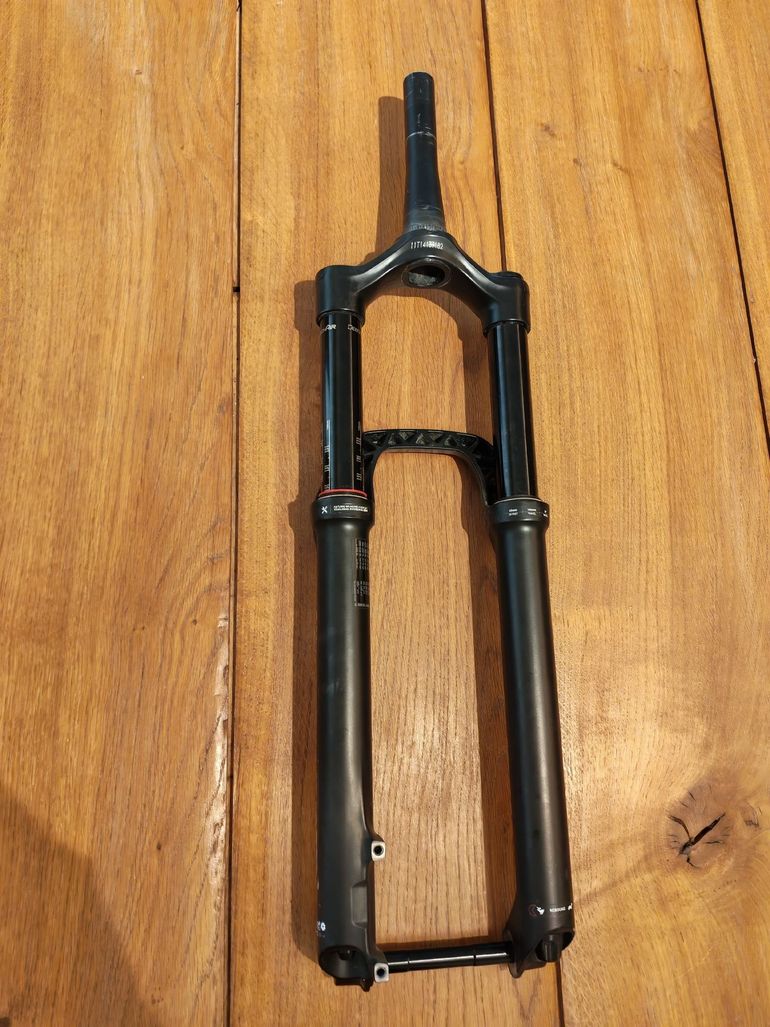 Used RockShox revelation 2022 bike — image 2 of 6