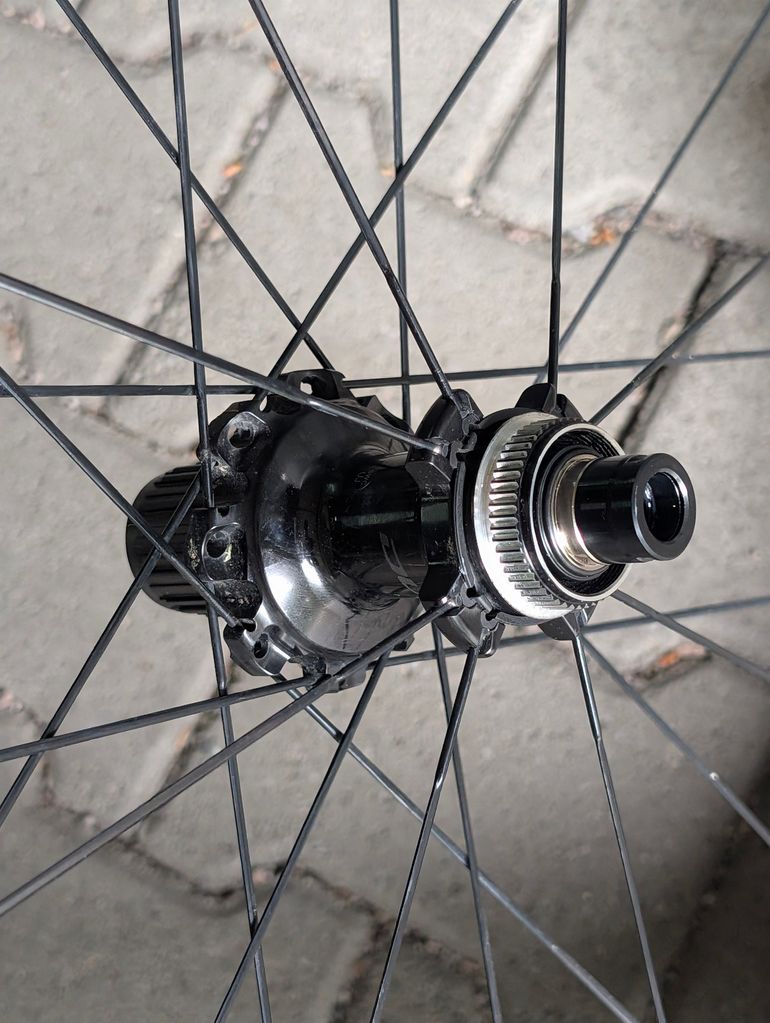 Used Shimano DURA-ACE C50 Disc Tubeless WH-R9270 2024 bike — image 15 of 17