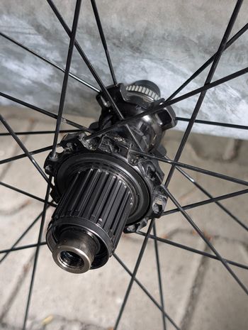 Used Shimano DURA-ACE C50 Disc Tubeless WH-R9270 2024 bike — image 16 of 17