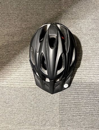 Used Endura Hummvee Helmet 2025 bike — image 2 of 4