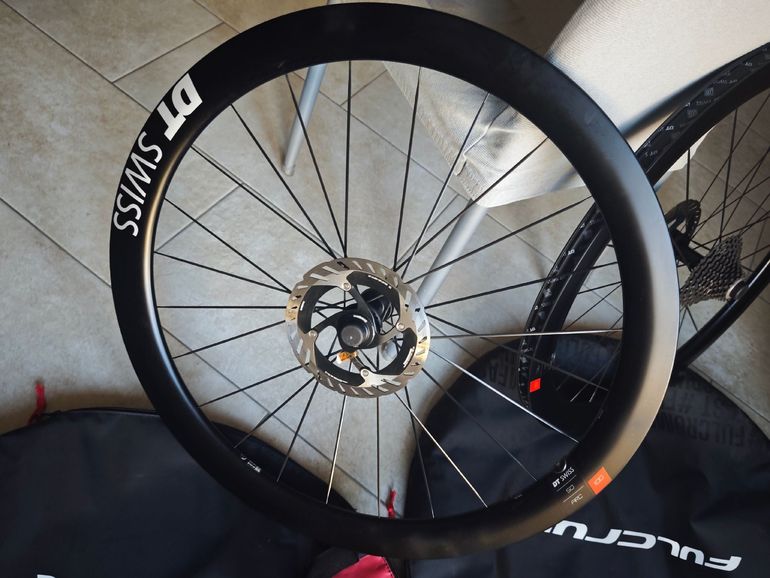 Used Dt Swiss Ruote ARC 1100 Dicut DB 50 Carbon Disc Tubeless Ready 2025 bike — image 2 of 12