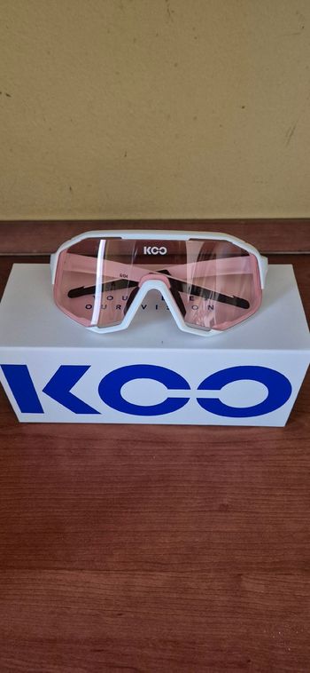 Used Koo Demos White Photochromic Pink bike — image 2 of 3