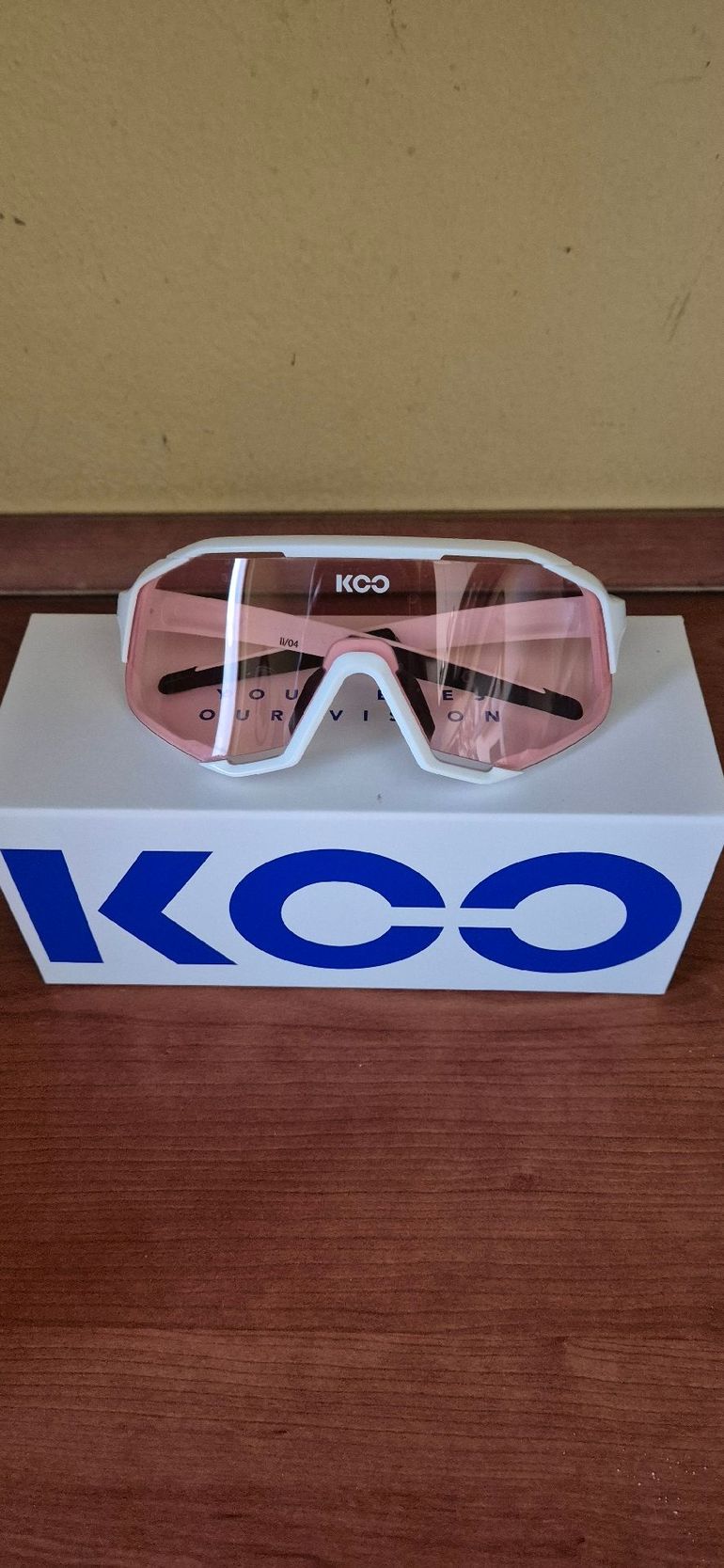 Used Koo Demos White Photochromic Pink bike — image 2 of 3